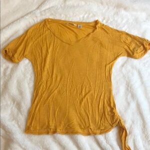 Yellow‎ shirt